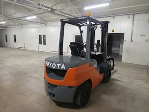 Stivuitor Diesel Toyota 3Tone Triplex An 2021 Ore 1.900 Garantie si Service la locatia dvs. incluse - imagine 5