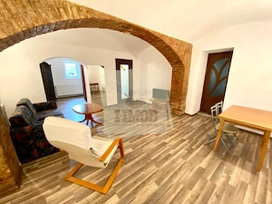 Apartament la vila 82 mp utili 2 camere 2 bai in Parcul Sub Arini - imagine 2