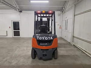 Stivuitor Diesel Toyota 2Tone Triplex An 2021 Ore 3.400 Garantie si Service la locatia dvs. incluse - imagine 3