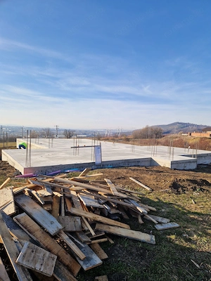 Teren intravilan cu fundație