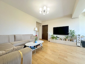 Apartament cu 3 camere de vânzare – Zona Soarelui