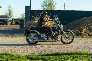 Se vinde Yamaha Dragstar 650cc SAU SCHIMB CU AUTO - imagine 2