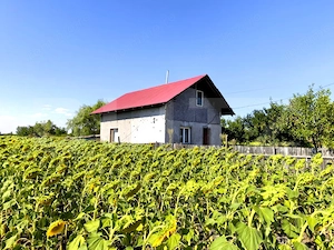 Casă P+M cu 2.700 mp teren intravilan și priveliște panoramică – Moreni