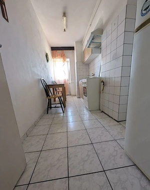 Apartament 1 camera, decomandat, zona Lunei - Facultatea Economie - imagine 3