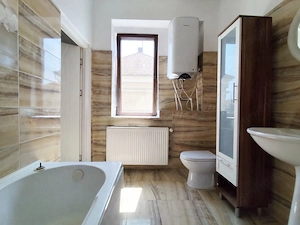 Apart.ultracentral 2 cam.et.1, pe str.Evreilor Deportati 64, Oradea - imagine 13