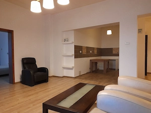 Apart.ultracentral 2 cam.et.1, pe str.Evreilor Deportati 64, Oradea - imagine 4