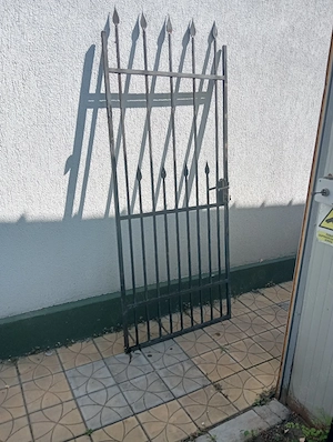 Vând poartă metalică 