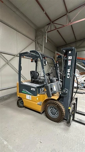 Siloz cu 880 tone capacitate totala (4 celule) si 1650mp teren - imagine 10