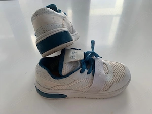 Geox adidasi x Led marimea 33