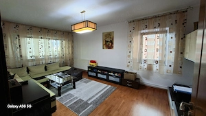 Vând apartament 3 camere decomandat, etaj 4 10 Brasov