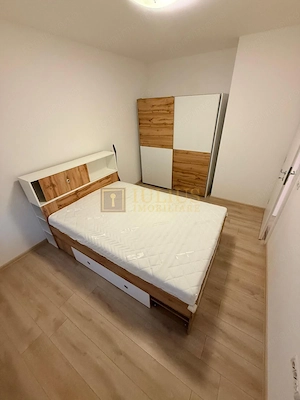 3 camere-2 dormitoare| Giroc- ESO| loc de parcare| etaj 1|
