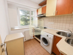 Apartament 3 camere 2 balcoane etaj 1 - zona Centrala - imagine 17