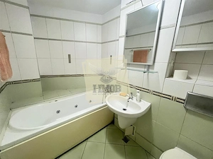 Apartament 3 camere 2 balcoane etaj 1 - zona Centrala - imagine 19