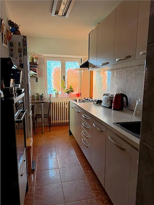 4 camere B-dul Decebal, stradal, aproape de metrou - imagine 5