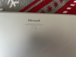 Se vinde laptop Microsoft Surface Laptop 13, în stare foarte bună, funcționează perfect.