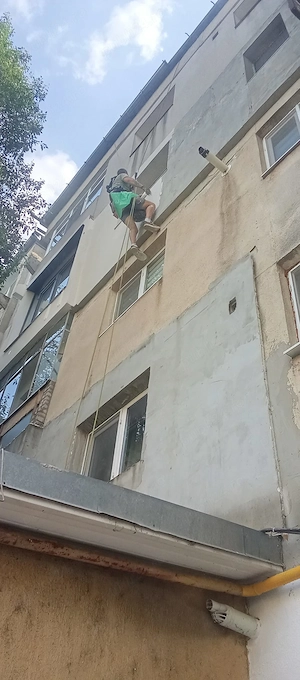Ofer servicii de alpinism utilitar