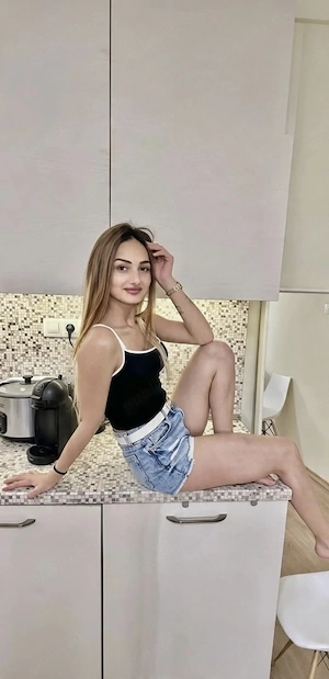 Bună sunt alina,am 20 de ani și sunt nouă în orașul tau 