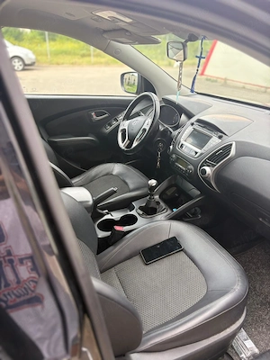 Hyundai ix35 2012 1.6 Gdi cutie manuala  - imagine 12