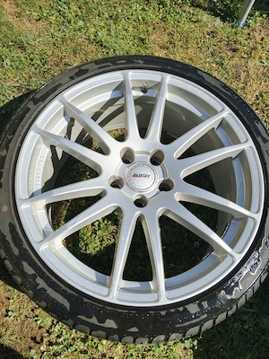 Vând set jante Alutec r 19 plus cauciucuri 225/40 de vara  - imagine 5