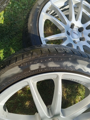 Vând set jante Alutec r 19 plus cauciucuri 225/40 de vara 