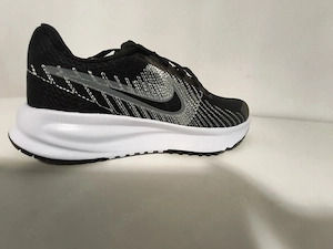 Adidas Nike model Run Defy