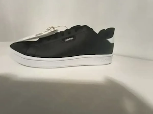 Adidas model Urban Court