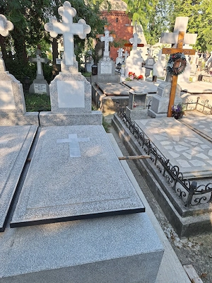 Cavou nou cu trei cripte