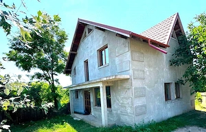 99.900 Euro casa+teren 1000 mp(concesiune) in com Sendreni