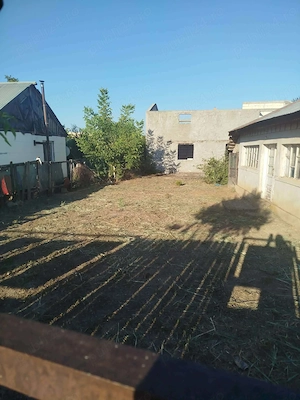 Casa de vanzare 2.000mp
