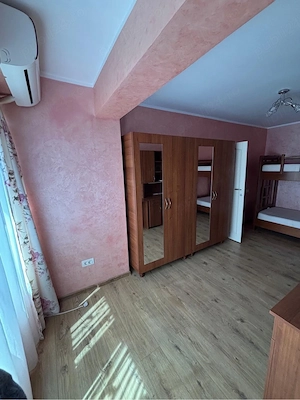 apartament cu 2 camere(transformat in 3 camere), situat pe strada Gheorghe Petrașcu, în bloc P4
