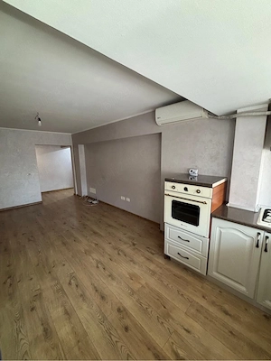 apartament cu 2 camere(transformat in 3 camere), situat pe strada Gheorghe Petrașcu, în bloc P4 - imagine 8