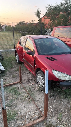 Peugeot 206, km REALI, motor impecabil - pentru piese  - imagine 3