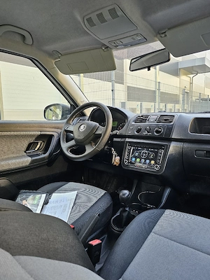 Skoda Fabia 1.2 HTP FRESH Navigatie ClimaManuala DistribuțieSchimbata CamerăMarșarier Bluethoot  - imagine 7