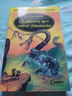 Carte O calatorie spre centrul Pamantului