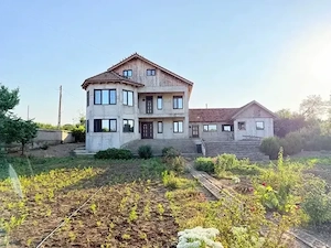 Casă P+1+M cu 3.500 m  teren, livadă și dependință locuibilă   Casicea, jud. Constanța - imagine 2