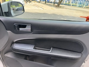 Vând Ford Focus Hatchback. Anul 2010. Benzină - imagine 9