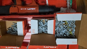 Pistol cu capse Hilti DXA40