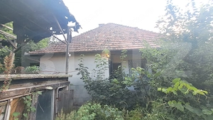 Casă tip duplex cu curte proprie – ideală pentru renovare | Zonă excelentă