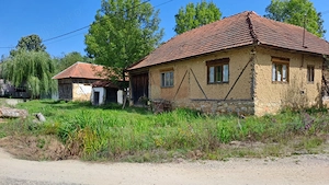 Casa cu teren de 1 hectar în Roșia, Bihor, zonă turistică. - imagine 4