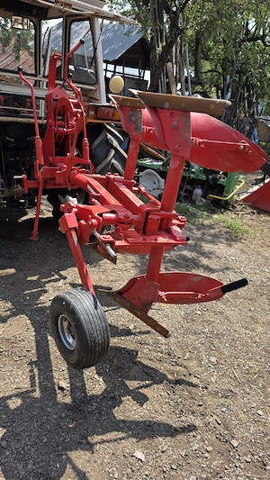 plug tractor Germany - imagine 5