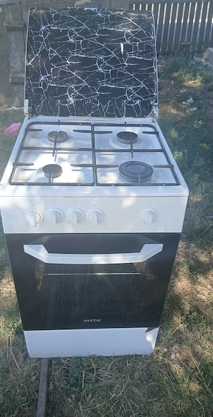 Vând aragaz funcțional 