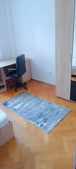 De închiriat apartament -3 camere decomandat la 3 min de UMFST  - imagine 2