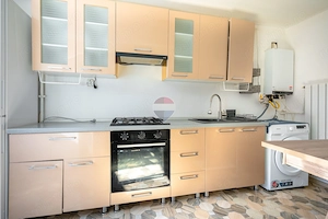 Casă individuală cu 3 camere și curte la preț de apartament - Sânpetru - imagine 7