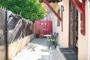 Casă individuală cu 3 camere și curte la preț de apartament - Sânpetru - imagine 2