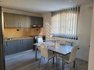 Casa desfasurata pe doua niveluri,zona Podgoria - imagine 4