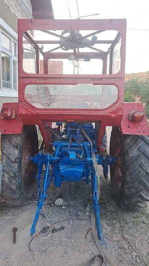 Vând Tractor Utb 650 - imagine 9