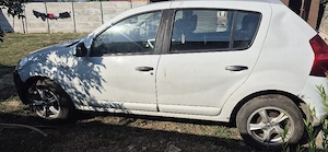 dacia sandero pentru piese 