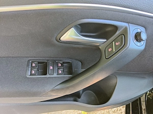Vând VW POLO echipare HighLine,manuală 5+1,înmatriculată RO,climatronic.incalzite scaune,etc - imagine 4