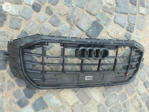 Grila radiator (plus grila interioara si rama) Audi Q8/SQ8/RSQ8 ( 2018- ) cu orificii senzori