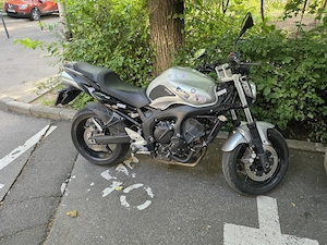 Motocicleta yamaha fz6
